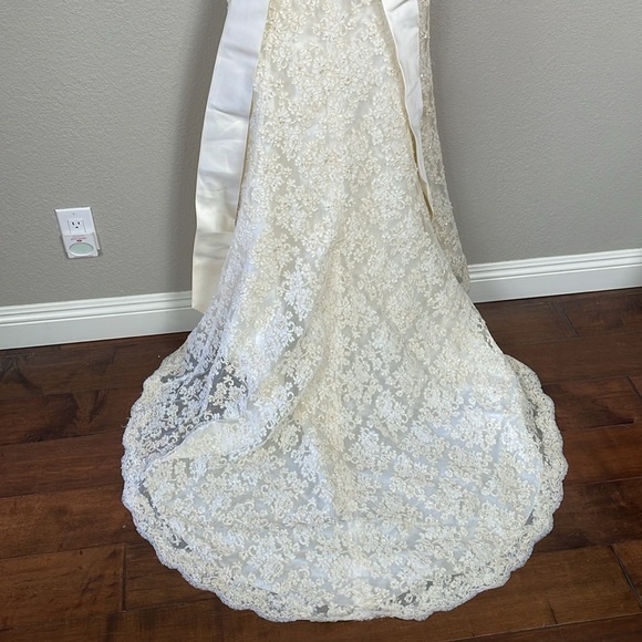 SOLD Davids Bridal Allover Beaded Lace Illusion Halter Neckline Wedding T9512 8 - Picture 7 of 17